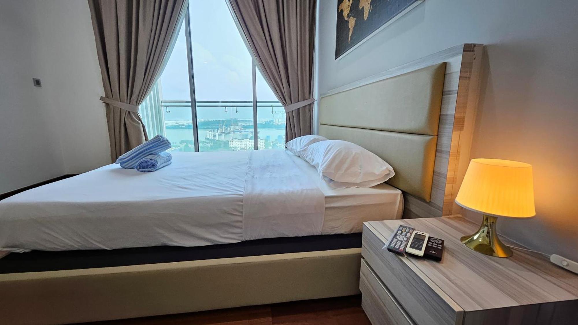 Paragon Suites Studios With Private Jacuzzi Near Ciq Rts Johor Bahru Ngoại thất bức ảnh