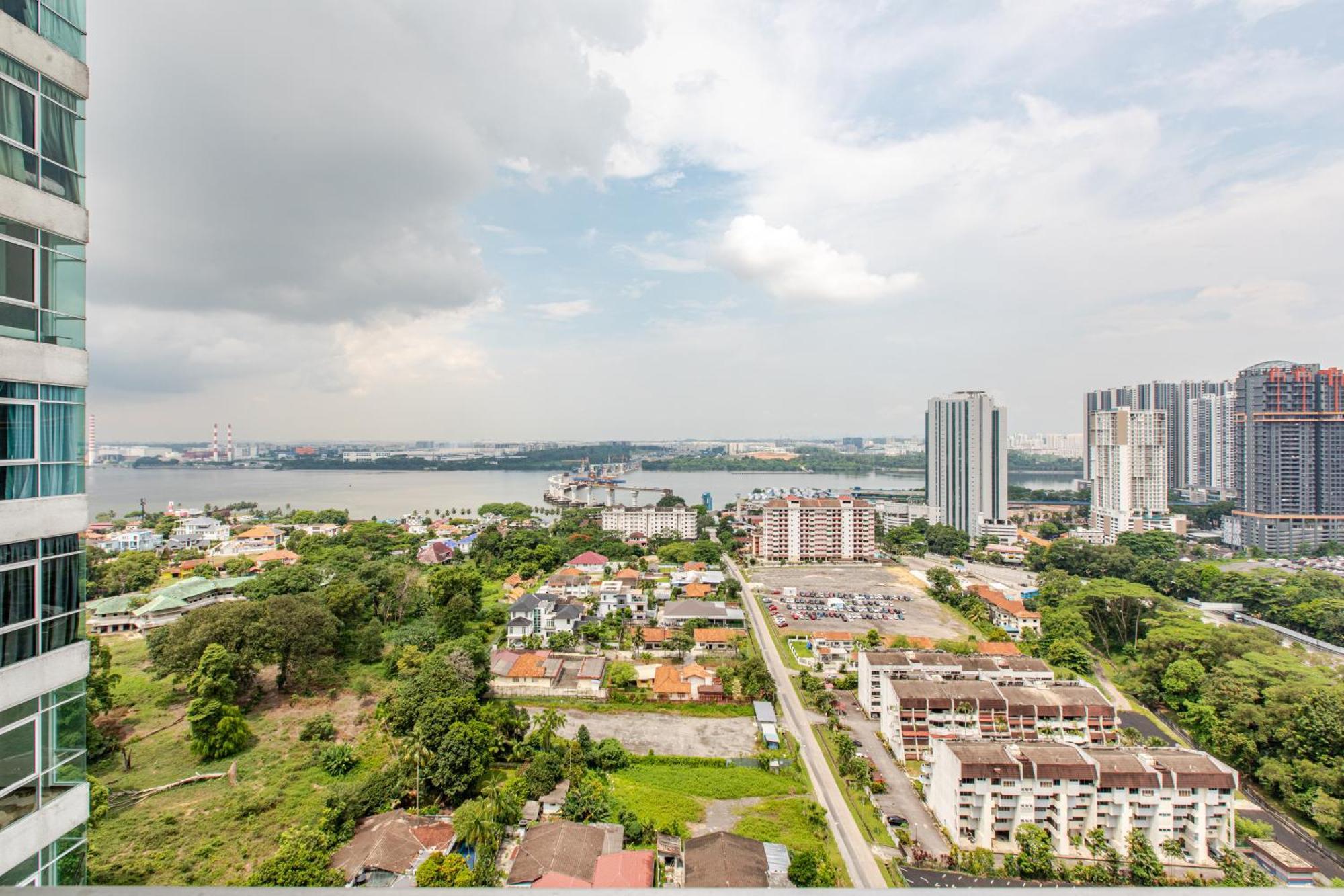 Paragon Suites Studios With Private Jacuzzi Near Ciq Rts Johor Bahru Ngoại thất bức ảnh