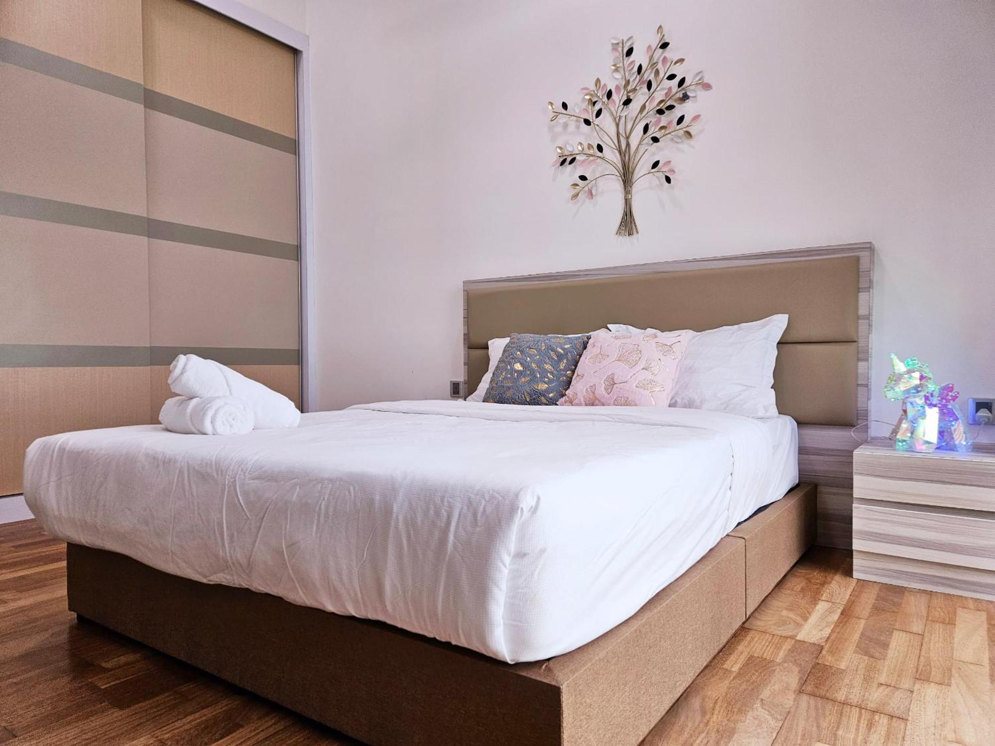 Paragon Suites Studios With Private Jacuzzi Near Ciq Rts Johor Bahru Ngoại thất bức ảnh