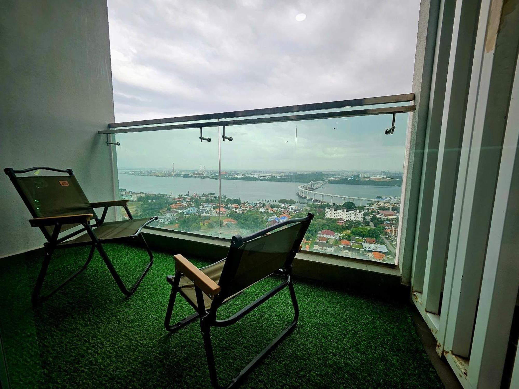 Paragon Suites Studios With Private Jacuzzi Near Ciq Rts Johor Bahru Ngoại thất bức ảnh